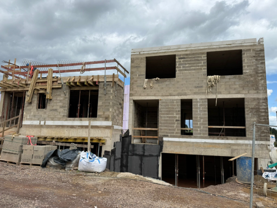 3 MAISONS UNIFAMILIALES