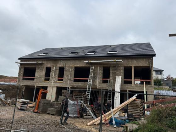 8 MAISONS UNIFAMILIALES