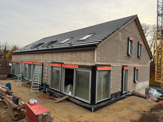 8 MAISONS UNIFAMILIALES