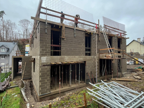 5 MAISONS UNIFAMILIALES