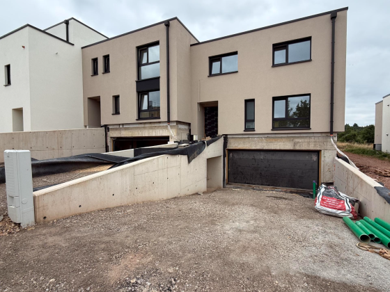 3 MAISONS UNIFAMILIALES